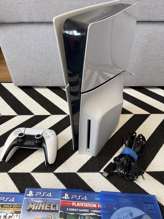 КАТО НОВ Play Station 5 Slim Diac с 1 джоестик  и 4 игри