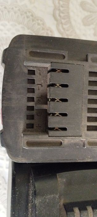 Зарядно и батерия метабо