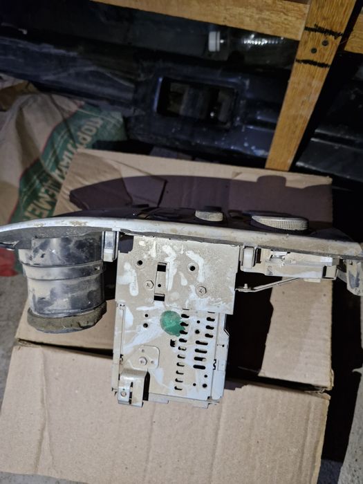 Запчас Мазда оригинал магнитофон