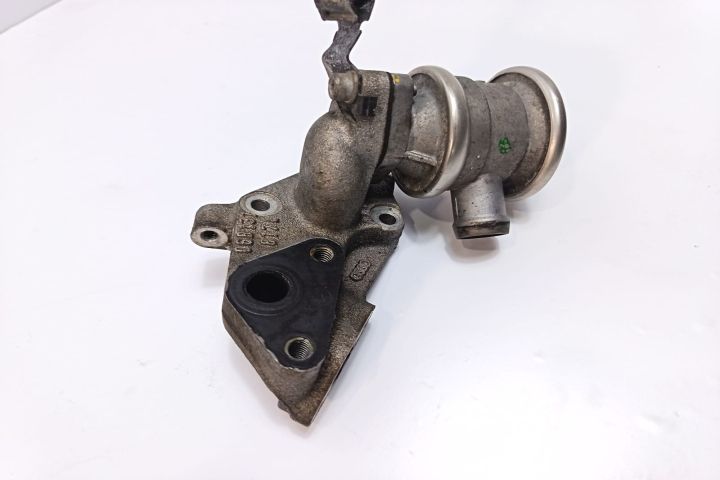 Supapa egr 06B131817L Volkswagen VW Passat B5.5 (facelift)