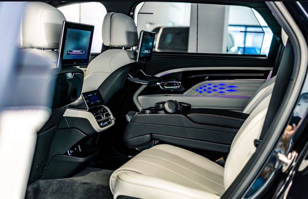 Bentley Bentayga EWB Azure First Edition  2026