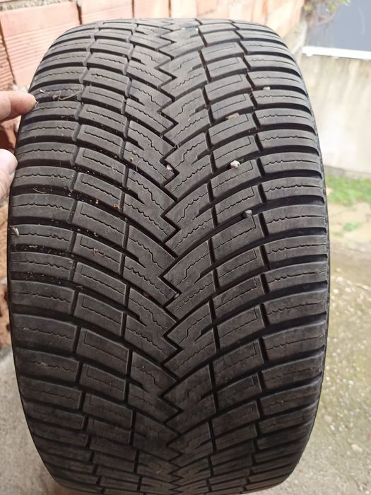 2 бр.Всесезонни гуми Pirelli 255/35/19