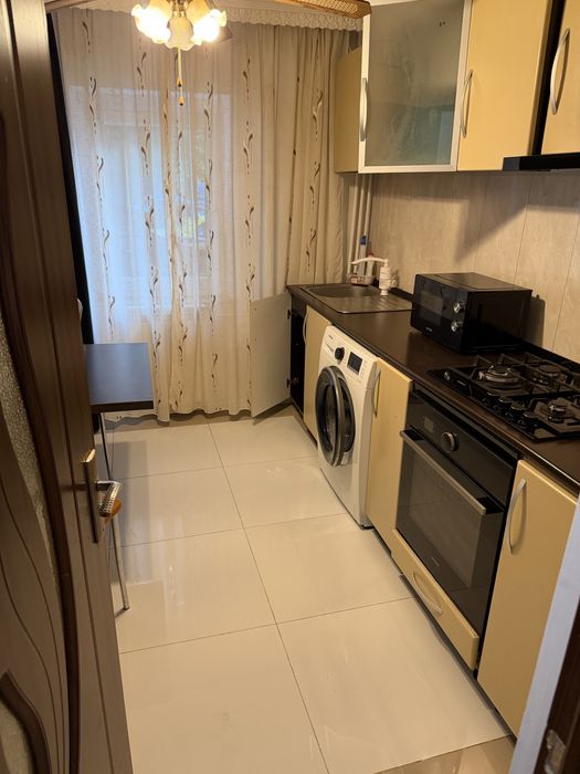 Inchiriez apartament 3 camere