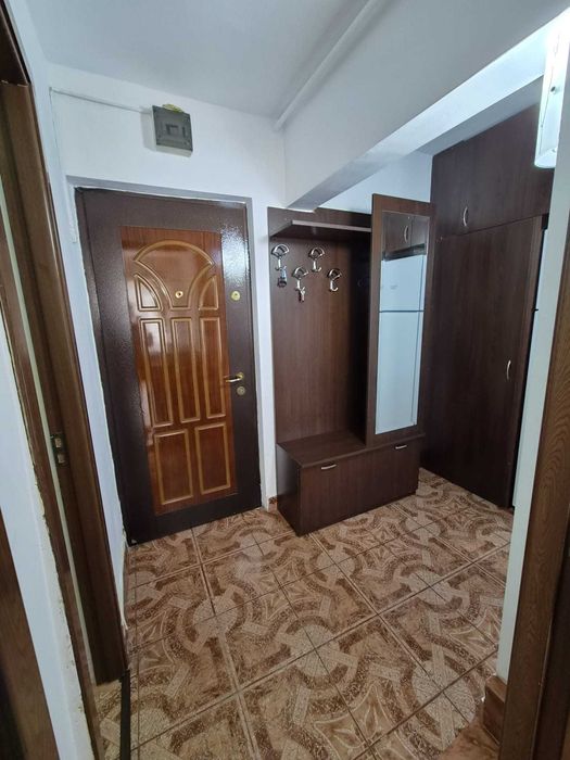 Închiriez garsonieră