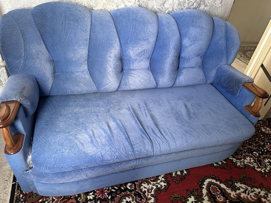 Продам диван срочно