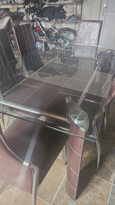 Vând   masa living  piele  cu  6 scaune