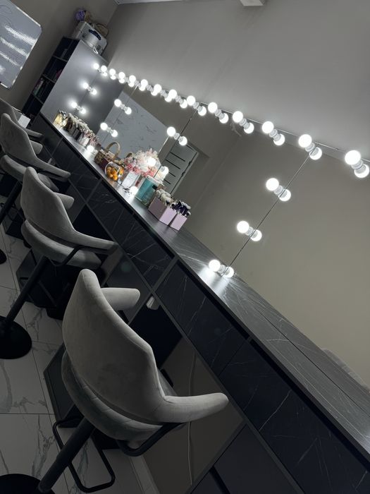 Стол для визажистов/ бровистов