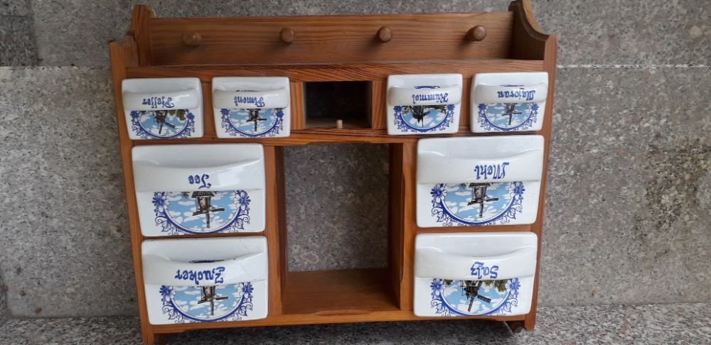 Rustic dulapior pentru condimente