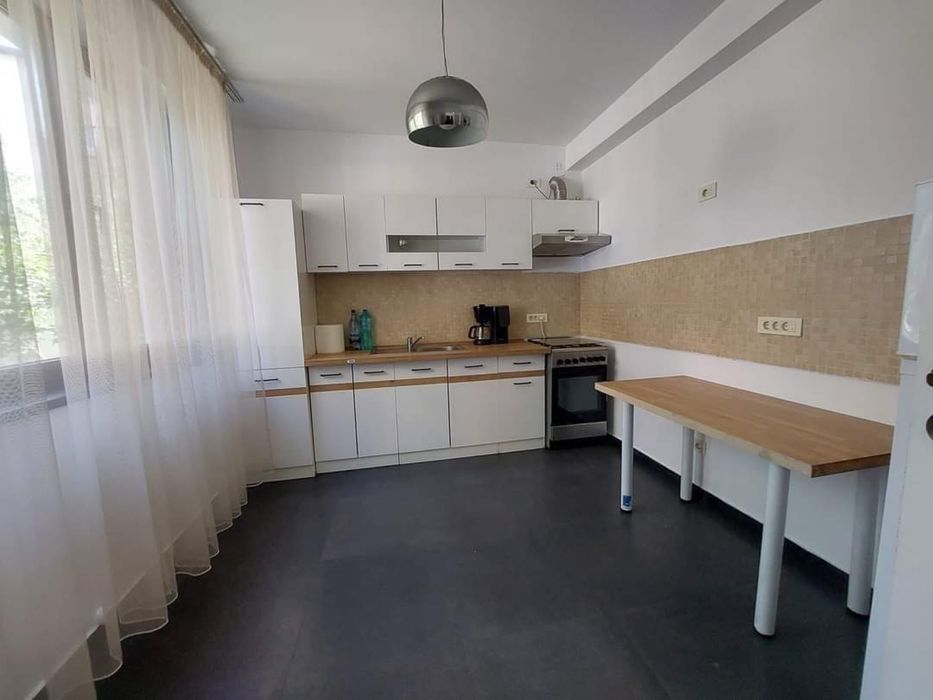 Casa de vanzare 300 mp