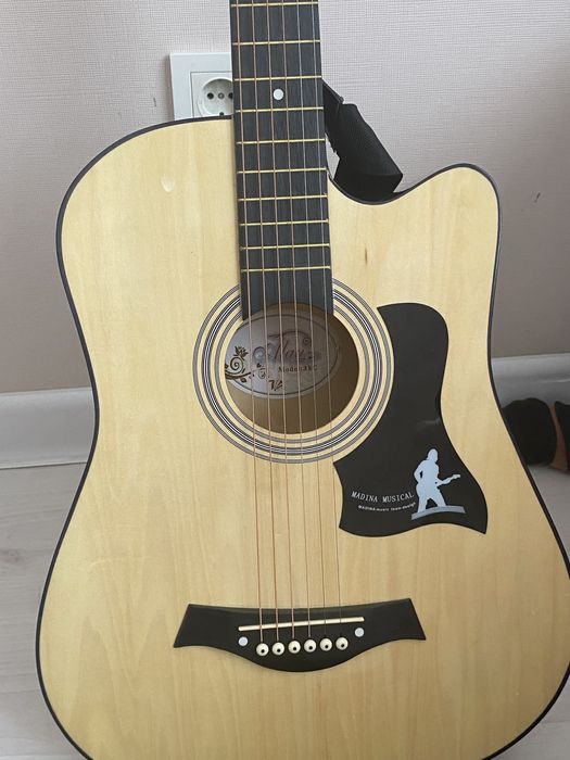 Акустическая гитара