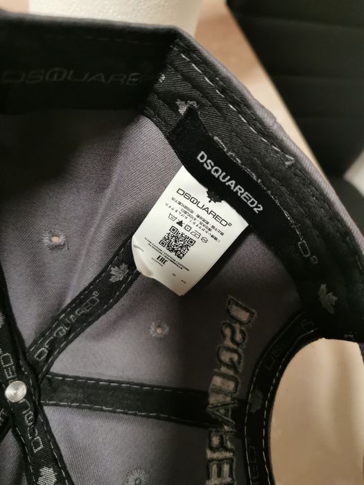 Șapcă dsquared2 nouă, nefolosită, cu etichetă. Pozele sunt reale.
