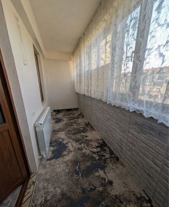 Uy sotiladi 2 xona 8 etaj 9 etajli dom 60 m2