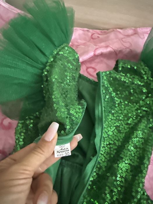 Продам красивые платья для девочек