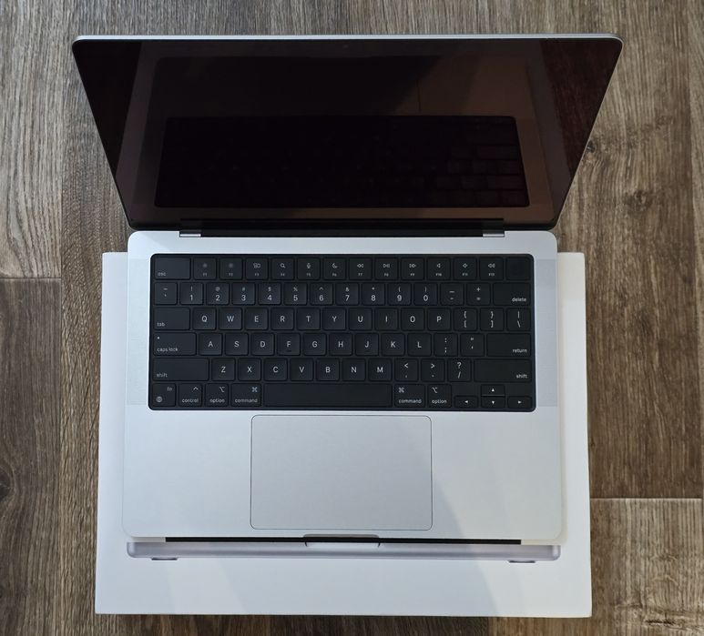 Apple MacBook Air/Pro M3,M4,M5