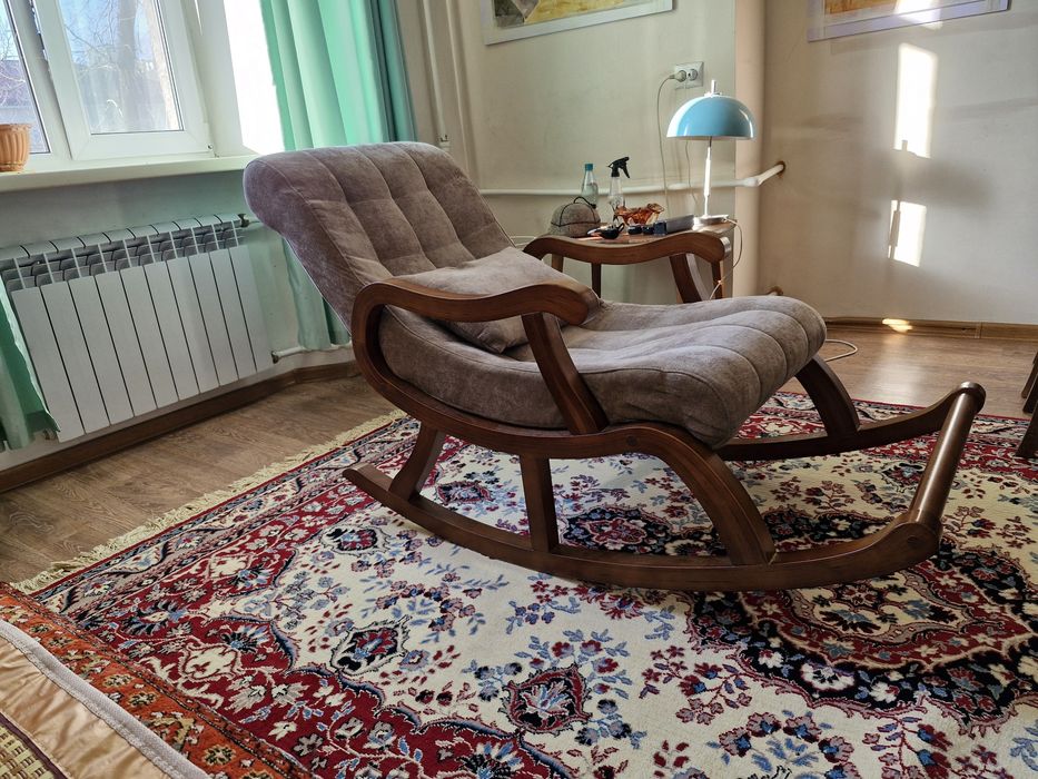 Кресло качалка из дерева