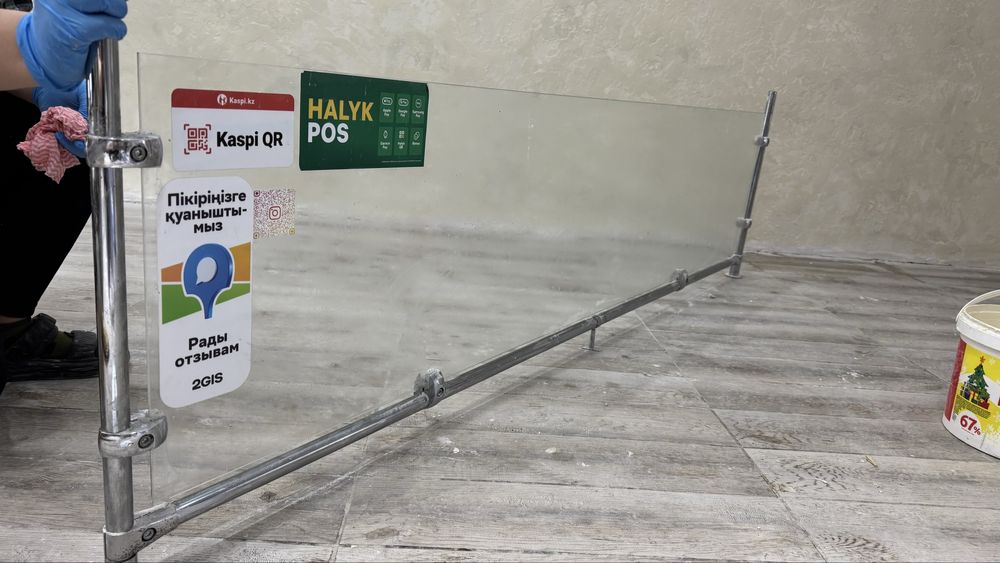 Продам стекляную ветрину борьер