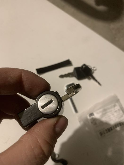 3 вида заключване на мотоциклетна каска към кормило или ролбар - НОВИ!