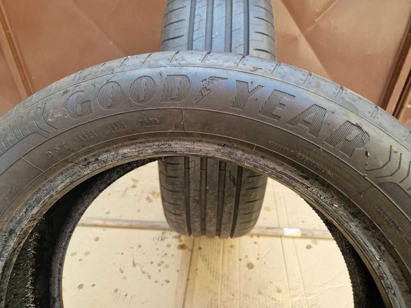 2 Goodyear R17 205/55
летни гуми
DOT2523