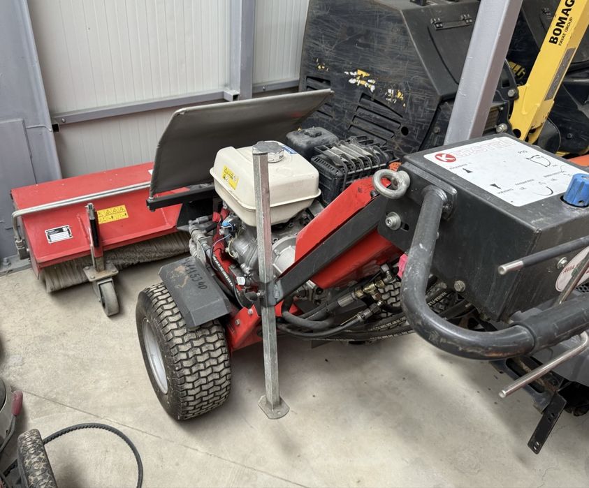 Masina de maturat santier/ stradala/ parcari/ spatii mari