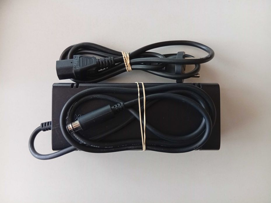 Конзола Xbox 360 E 500GB+Кутия+Оригинален Контролер+Kinect V2+2 Игри