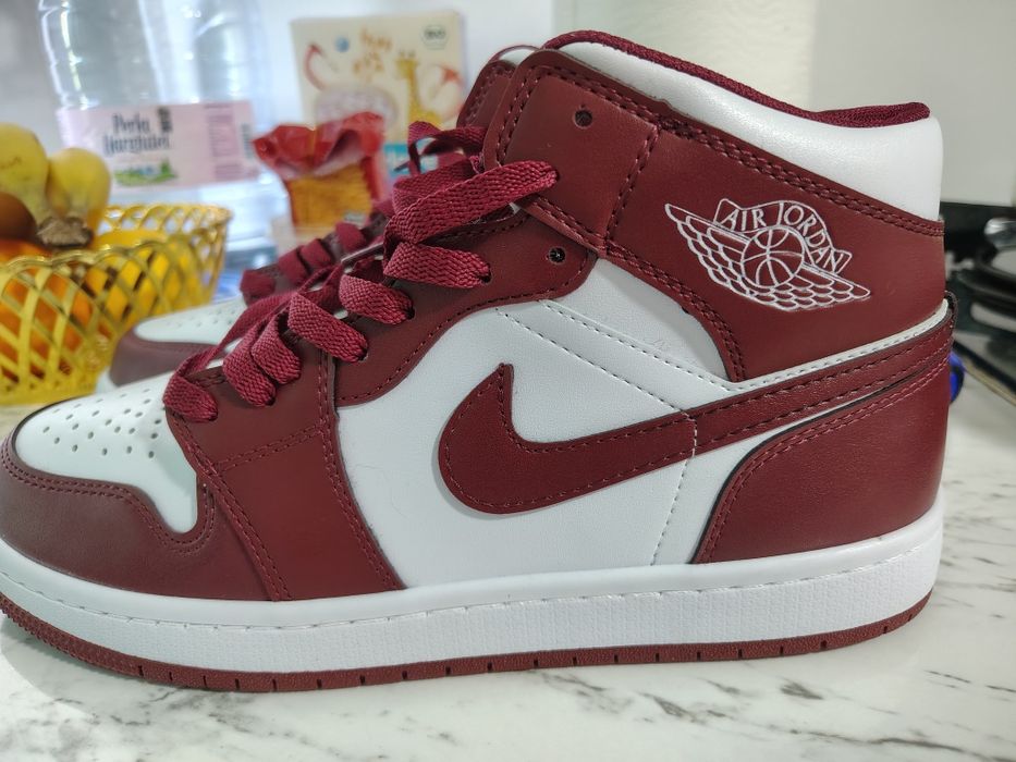 Vând ghete Nike jordan