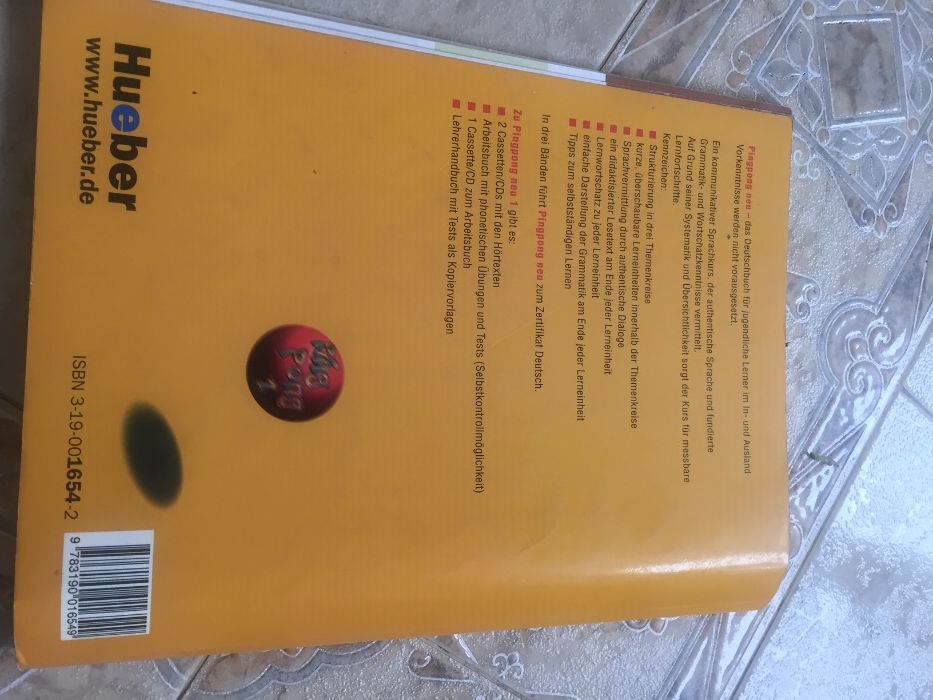 Продавам учебник по немски