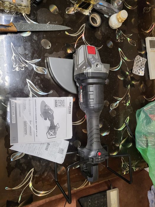 Продава се акумулаторен ьглошлаиф с 5г гаранция