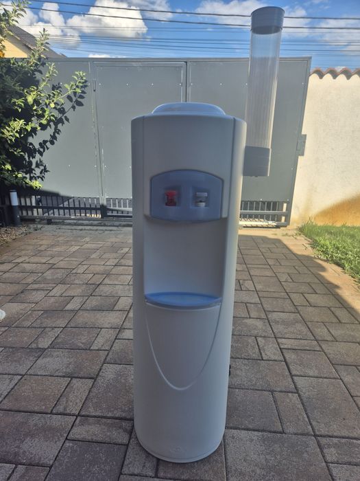Vând dozator apă caldă si rece