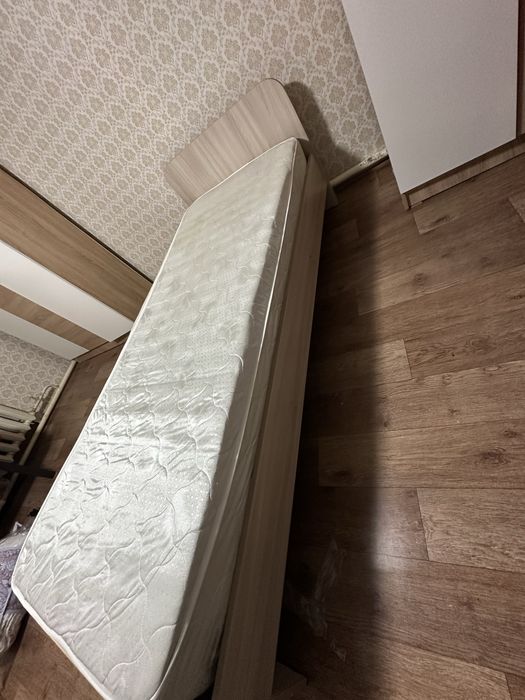 Продам кровать с матрасом