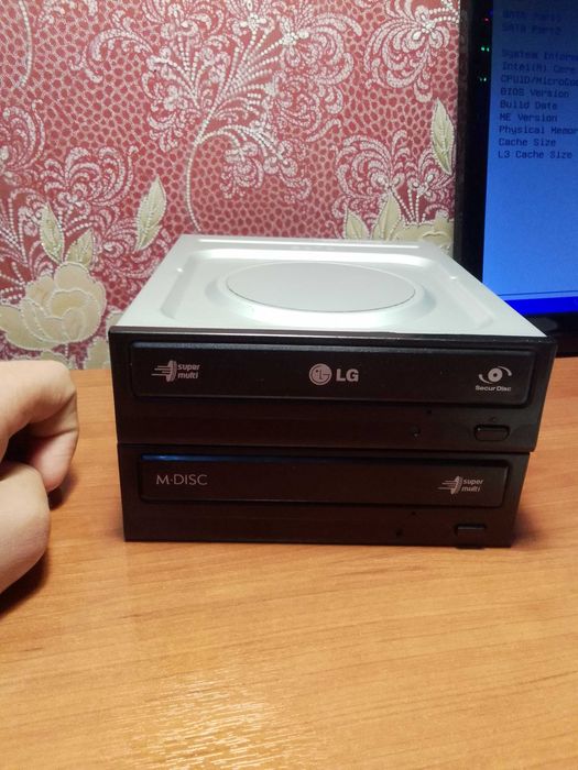 Два дисковода Lg и M-disk