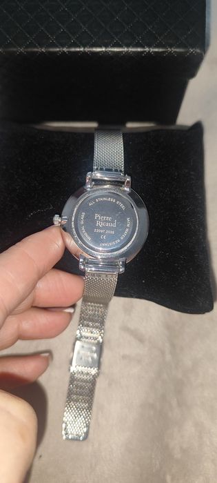 Продам женские часы