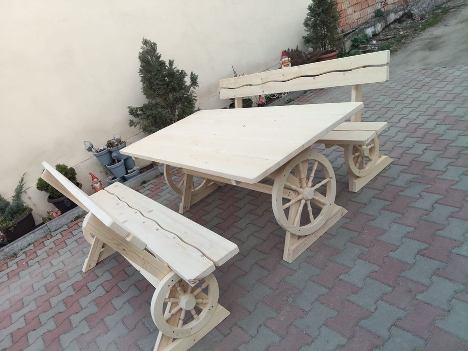 Vand mobilier de gradina