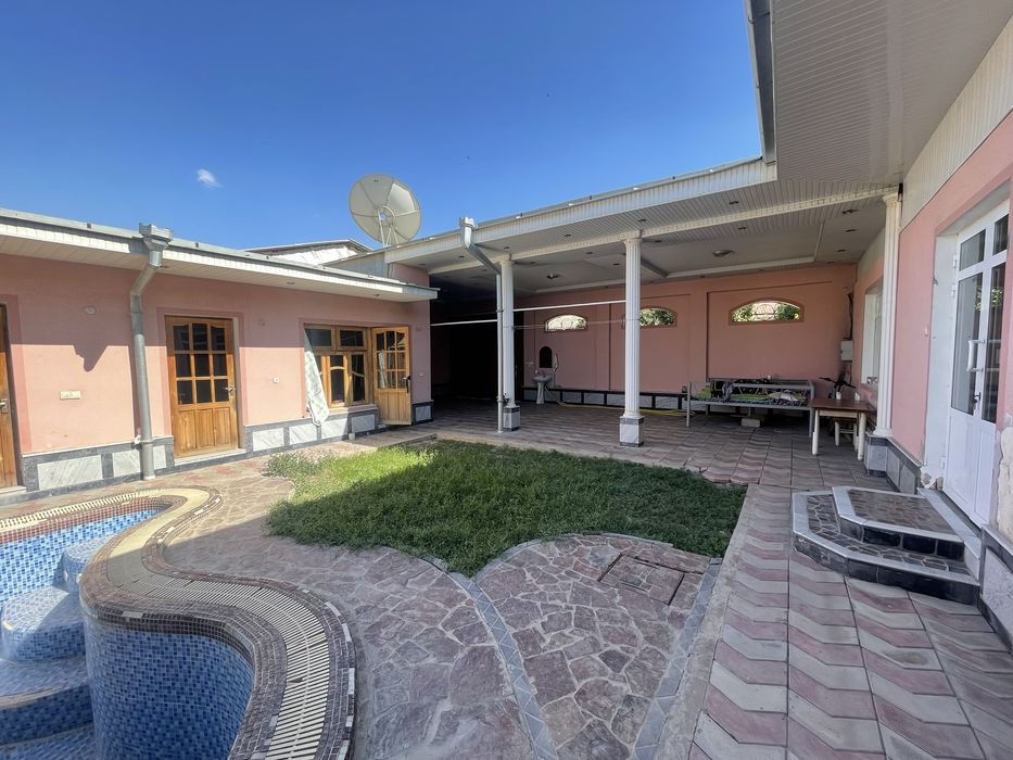 Дом с бассейном и сауной