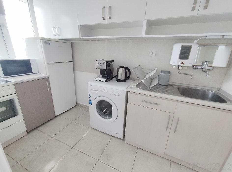 Първа линия за нощувки, 2-ст. + отделна кухня, ж.к. Лазур, гр. Бургас