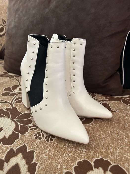 Botine noi 38 albe