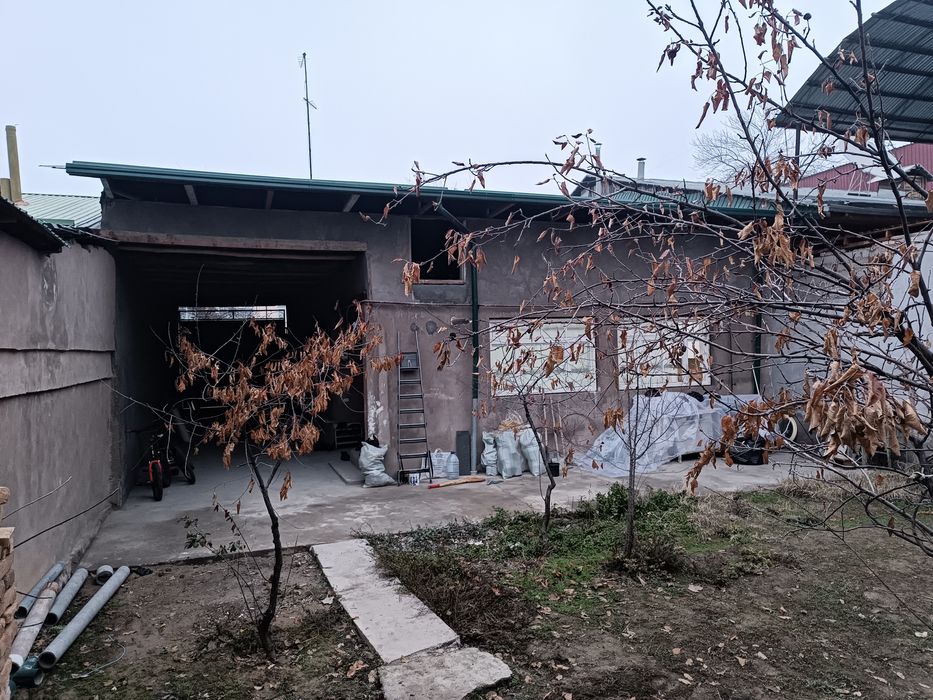 Срочно Продаю Участок  На Янгиабодэ Соток 3.5 В дол дороги