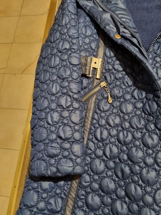 Продам весеннее пальто для девочки