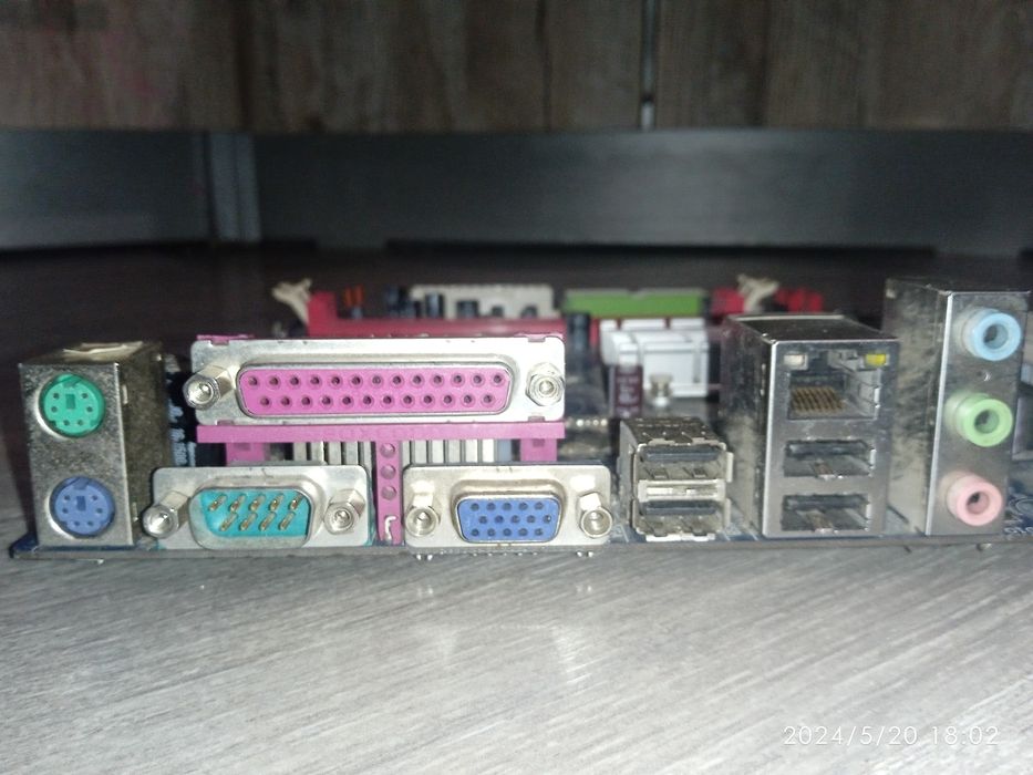 Материнская плата Gigabyte