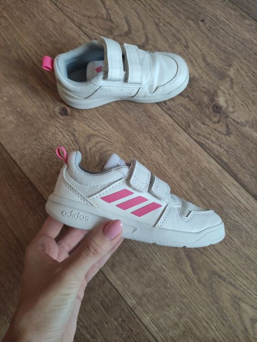 Маратонки Adidas размер 25