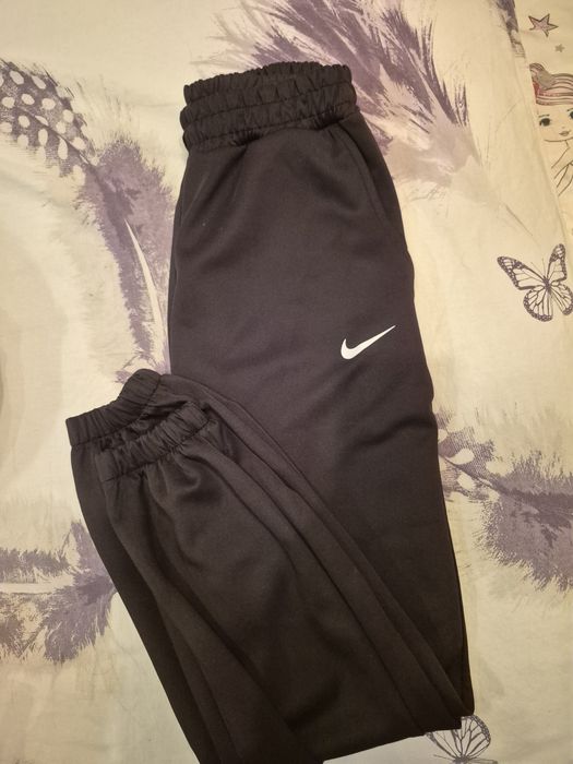 Дамско спортно долнище .