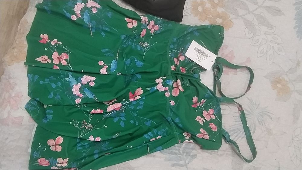 Красивый новый купальник