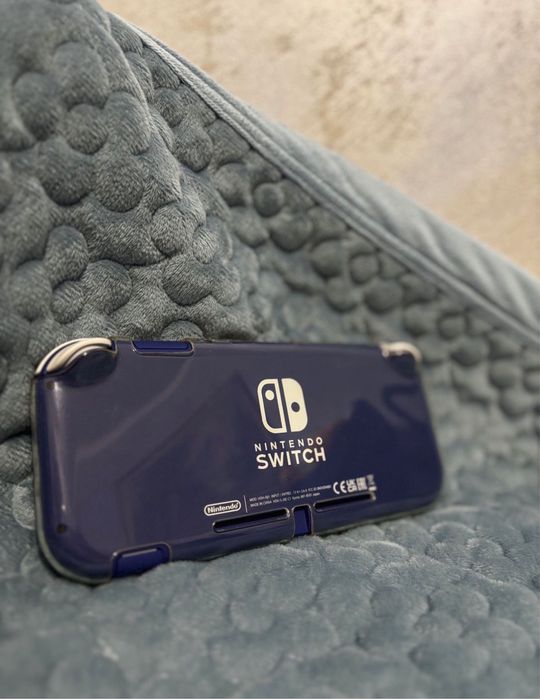 Продам Nintendo Switch Lite