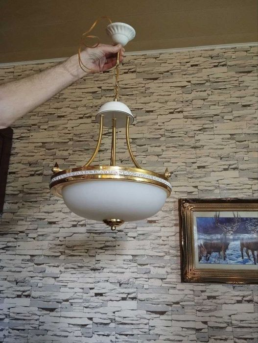 Продается люстра