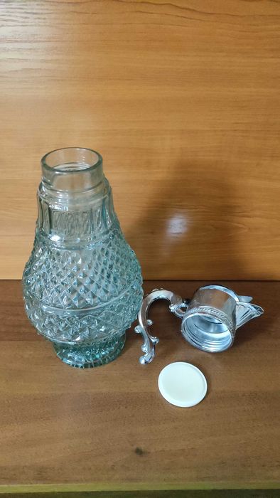 Голяма гарафа за вино от дебело цветно стъкло