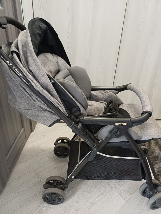 Коляска Joie серая