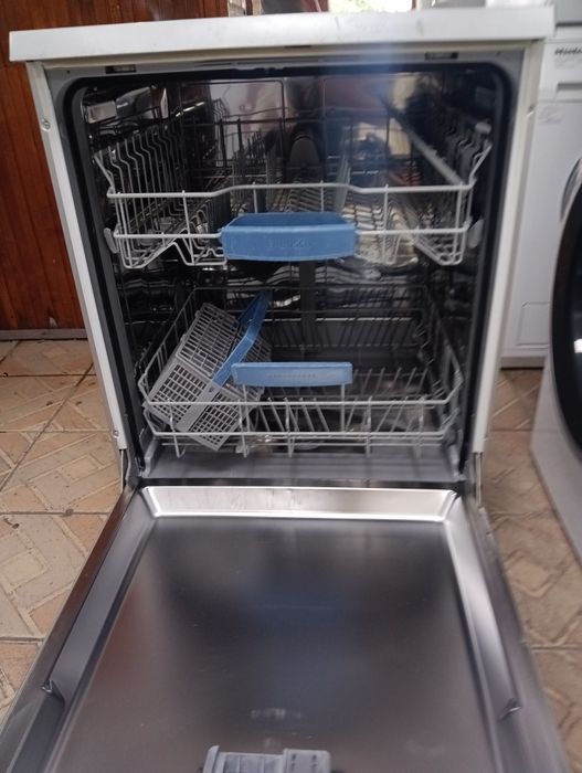 Сива свободно стояща съдомиялна Бош Bosch 60 см 24месеца гаранция!