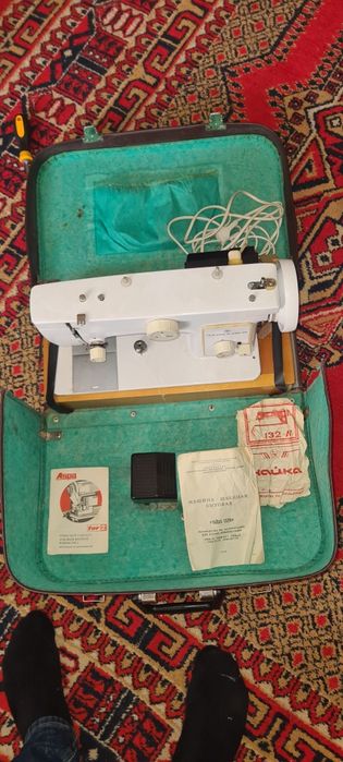 Швейная машина Чайка