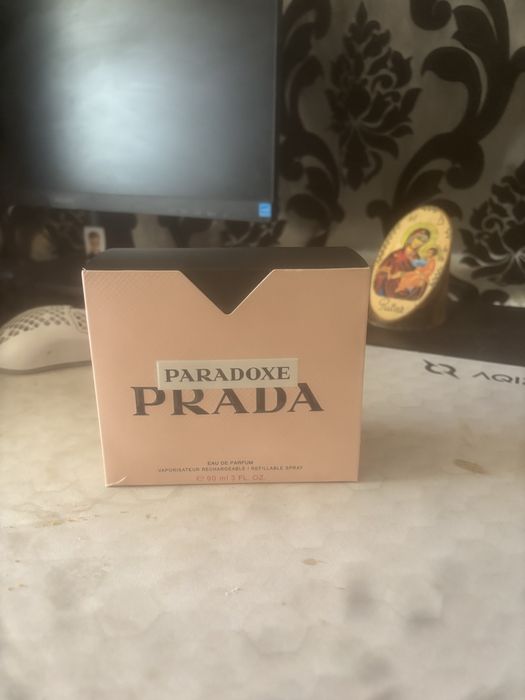 Vand parfumuri.