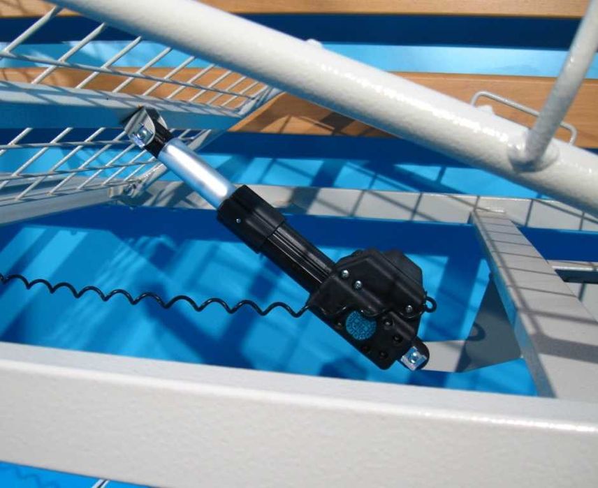 Pat medical electric pentru ingrijire pacienti cu trei sectiuni Aks