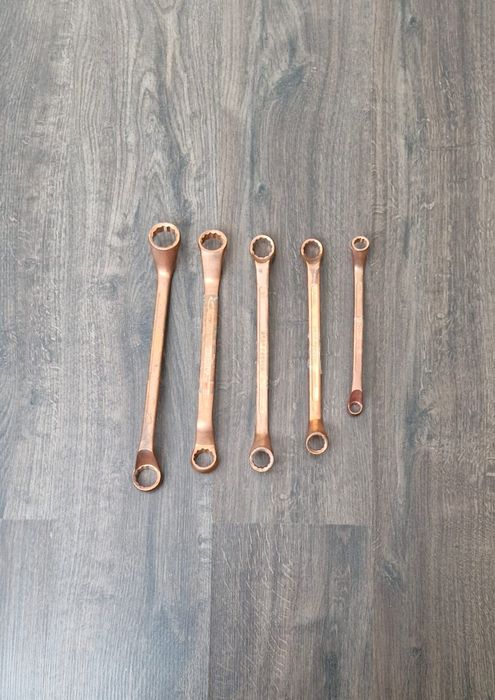 Набор гаечных и рожковых ключей